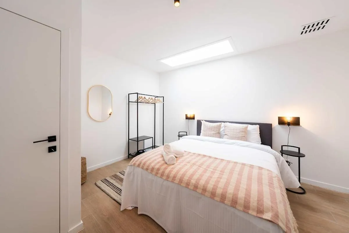 Διαμέρισμα Spacious City Getaway For 8 In Αμβέρσα
