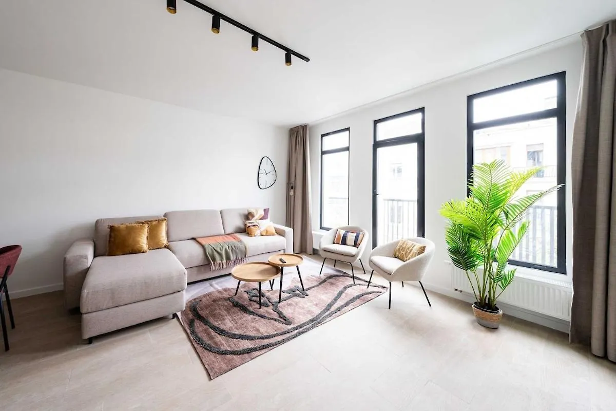 Spacious City Getaway For 8 In Αμβέρσα