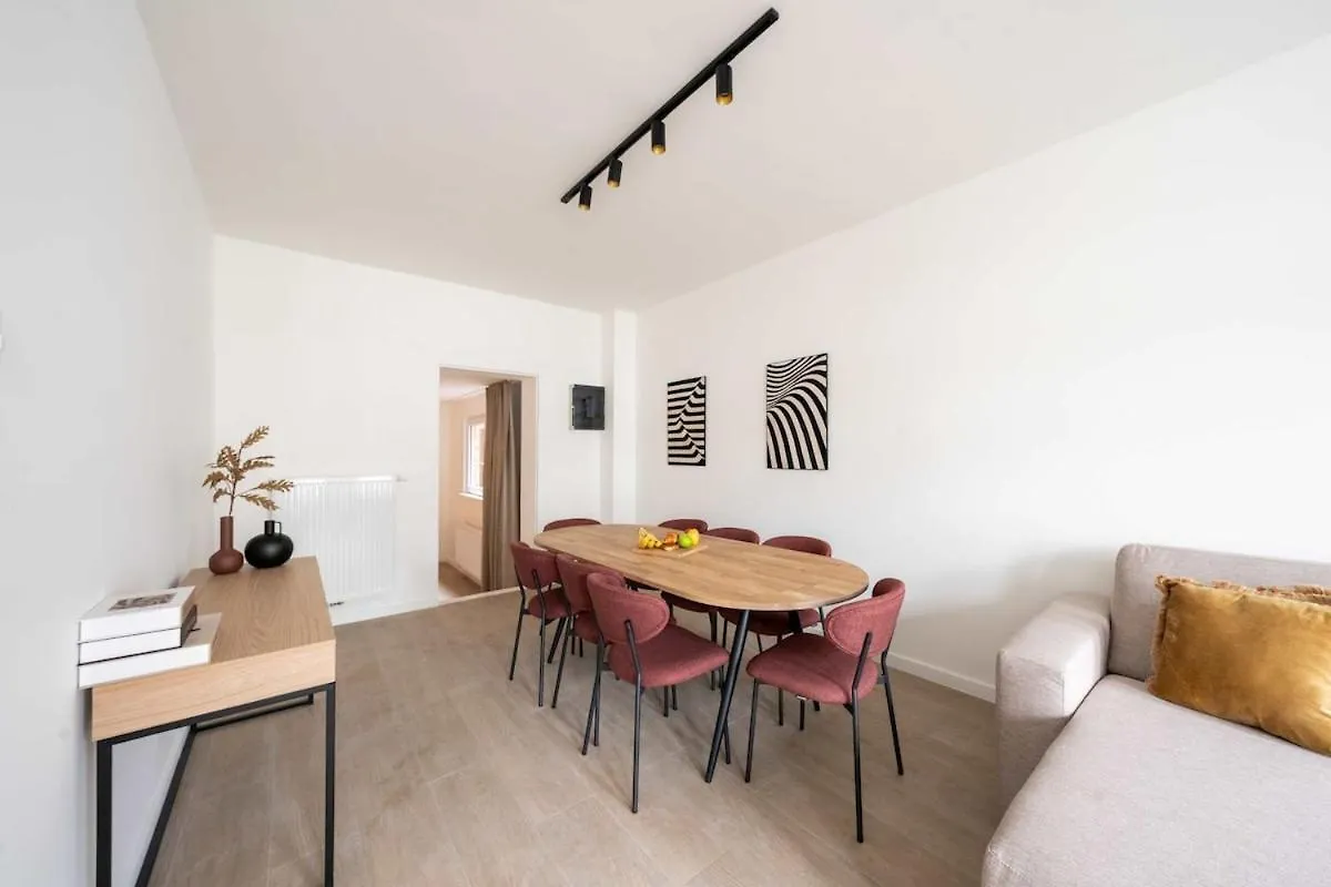 Spacious City Getaway For 8 In Antwerp Apartment