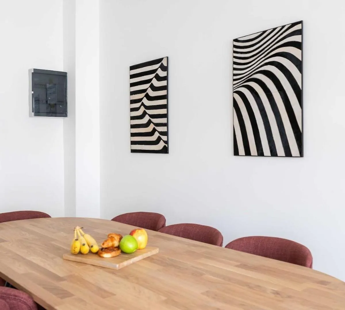 Spacious City Getaway For 8 In Antwerp 0*,